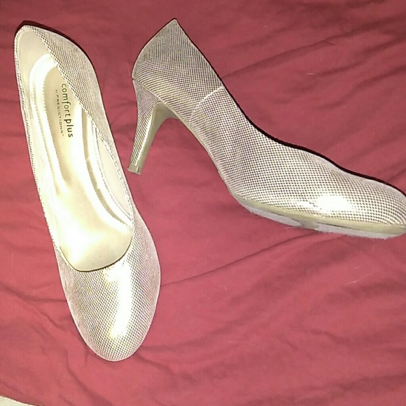 Heels - Picture 2 of 4